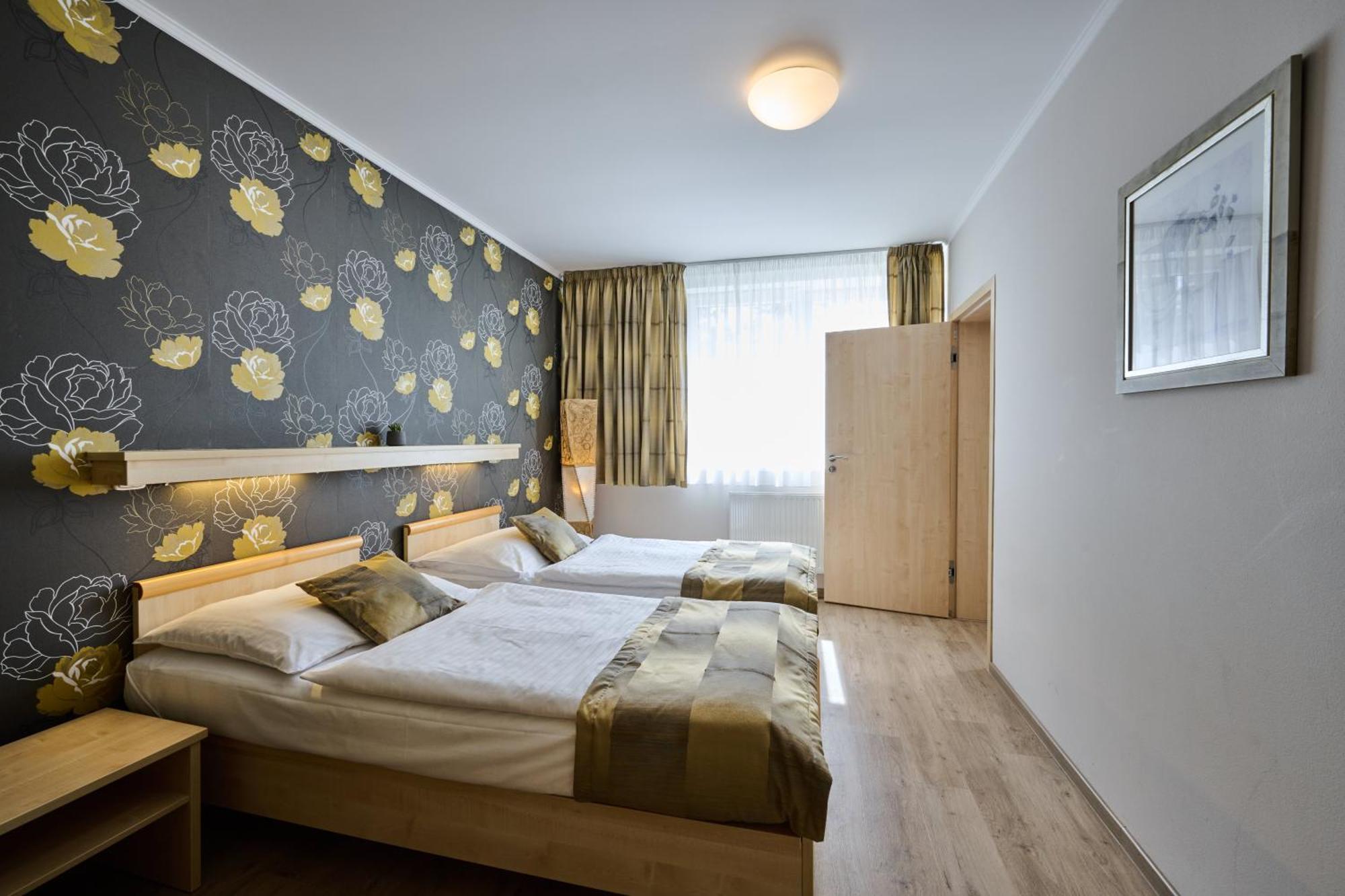 Hotel Akademie Chocerady Ngoại thất bức ảnh