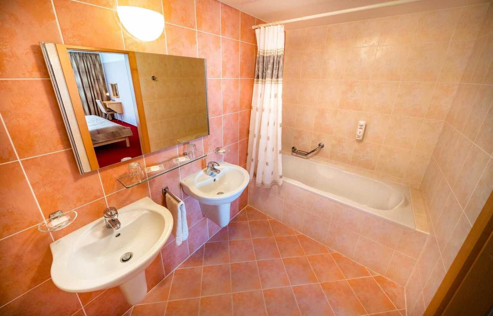 Hotel Akademie Chocerady Ngoại thất bức ảnh
