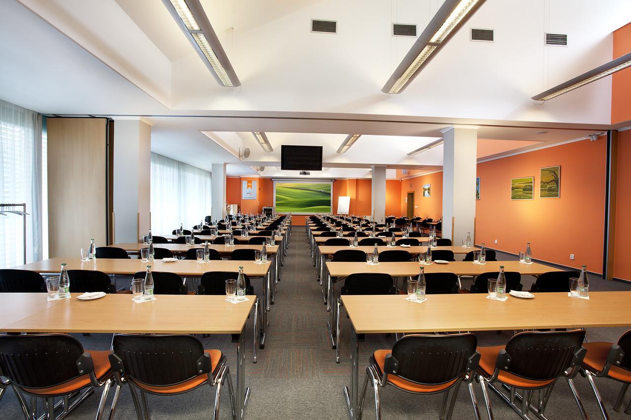 Hotel Akademie Chocerady Ngoại thất bức ảnh