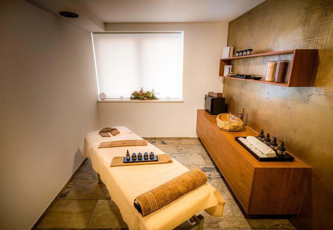 Hotel Akademie Chocerady Ngoại thất bức ảnh
