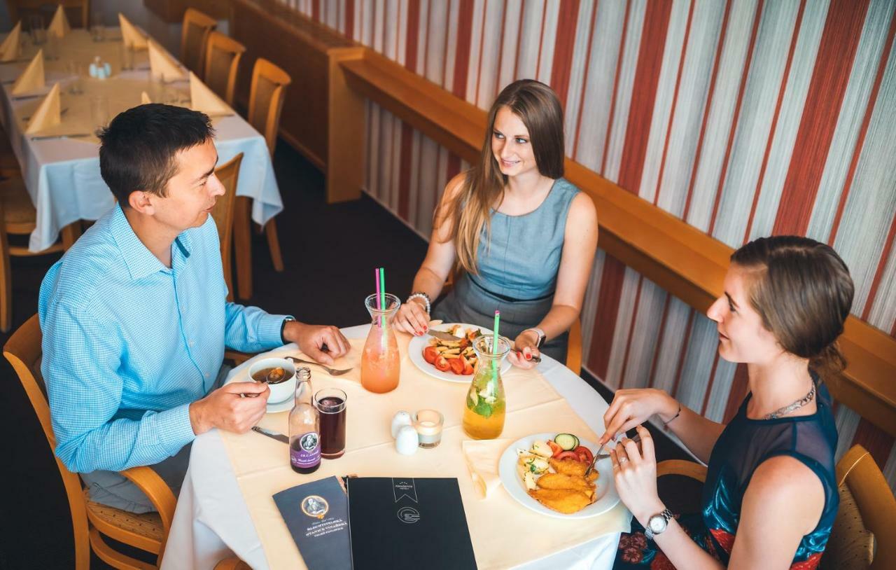 Hotel Akademie Chocerady Ngoại thất bức ảnh