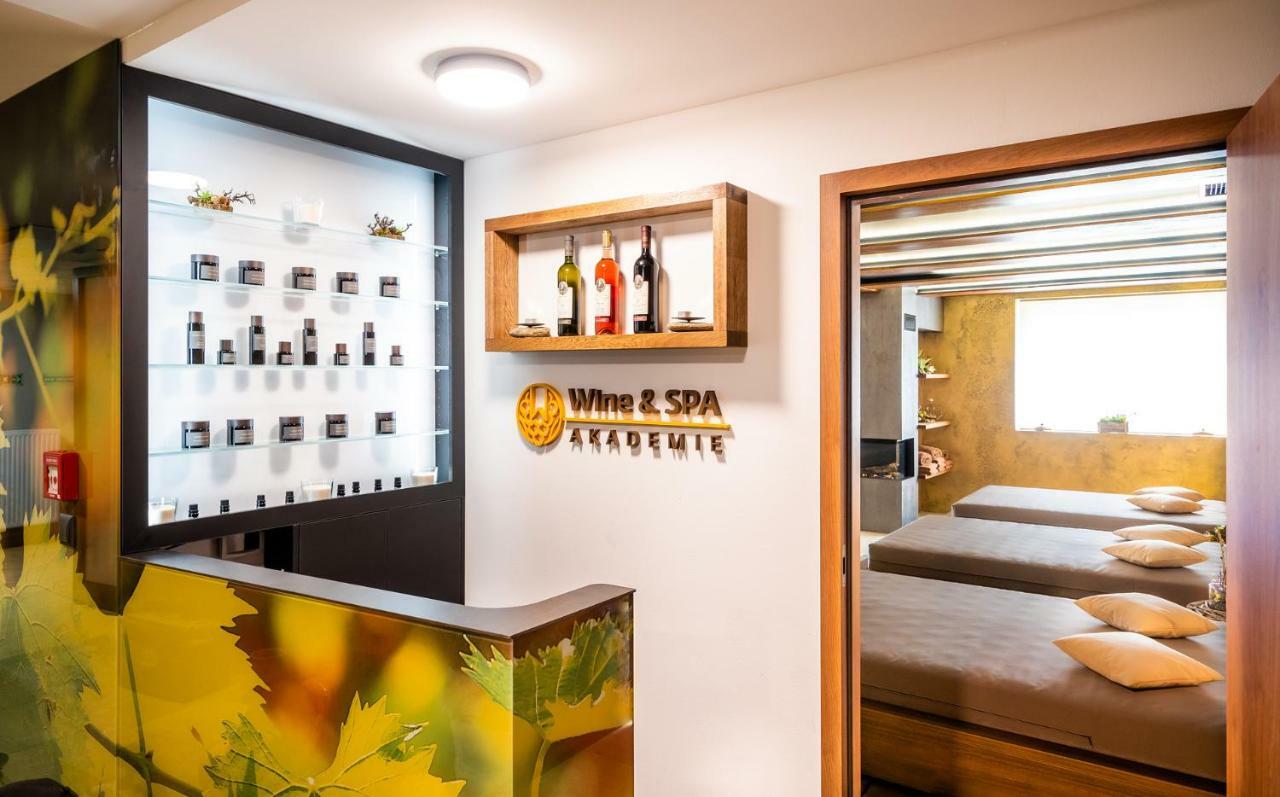Hotel Akademie Chocerady Ngoại thất bức ảnh